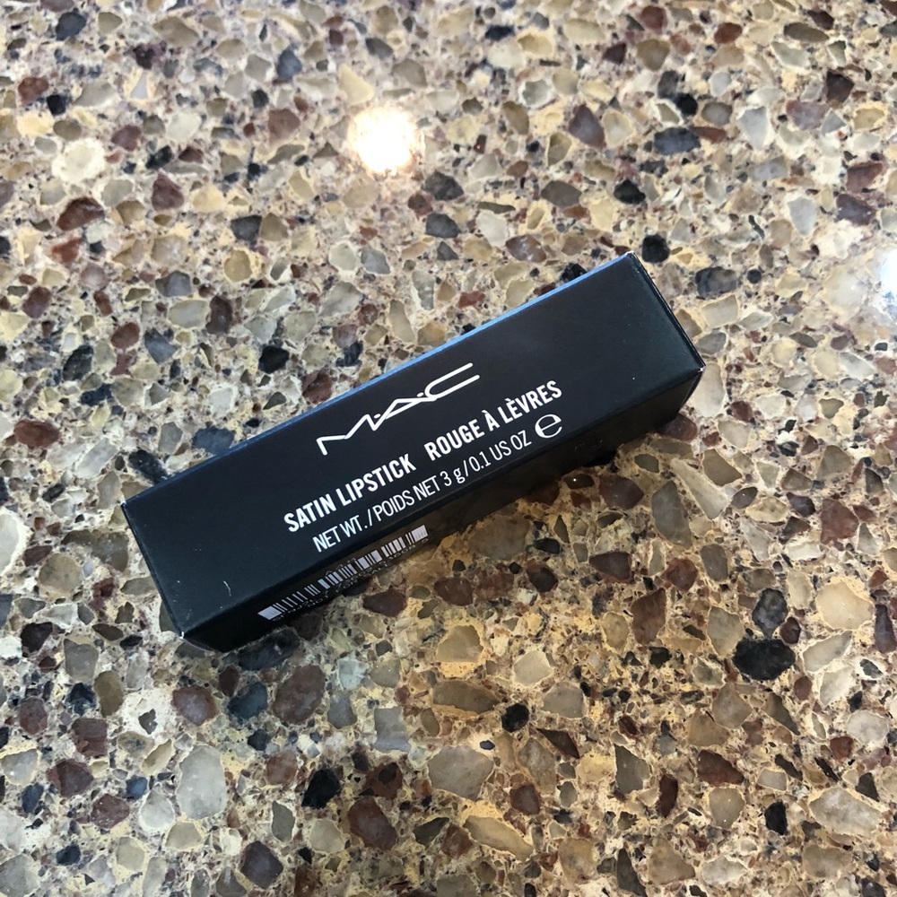 MAC satin lipstick in Epic